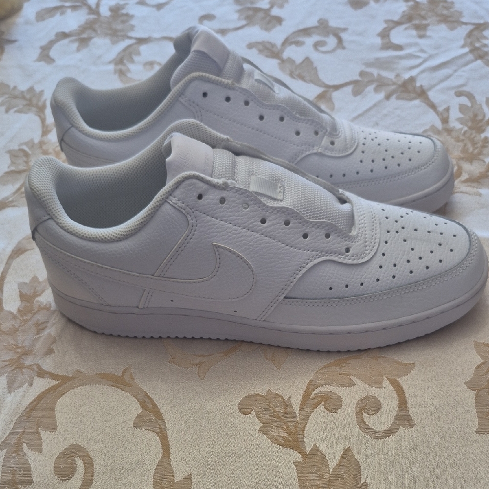 Nike Men's White Low-Top Sneakers